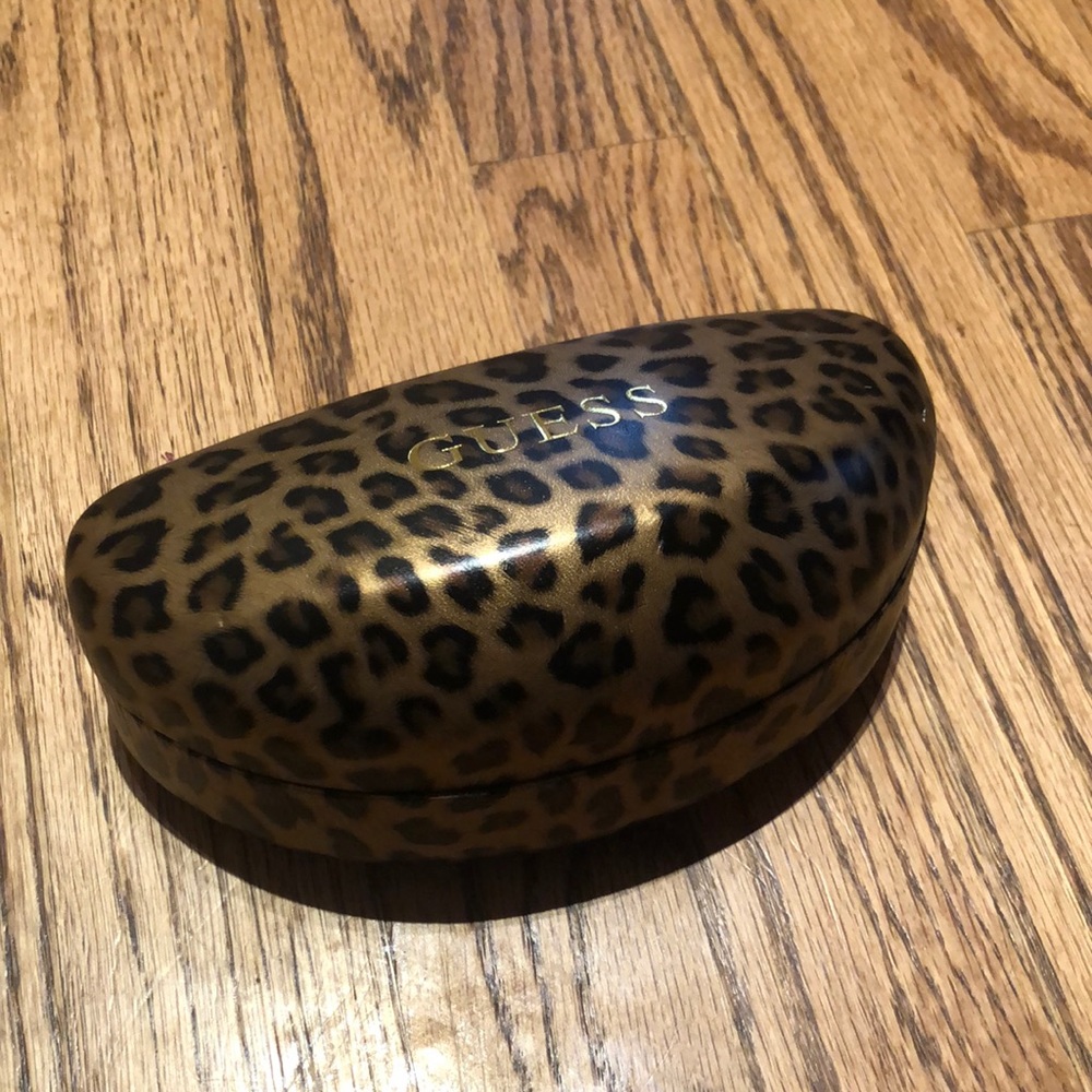 GUESS Large Leopard Print Women’s Sunglasses Case